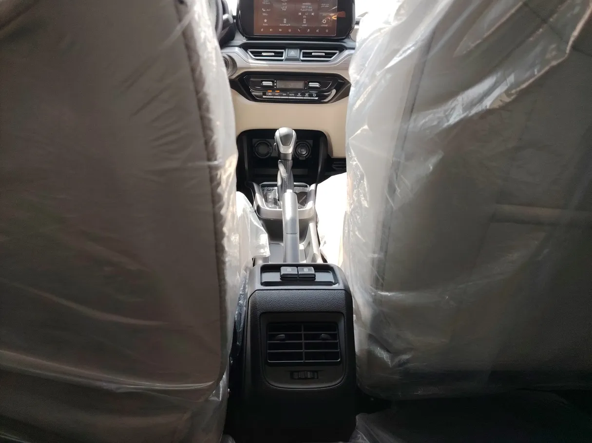 Car image 30