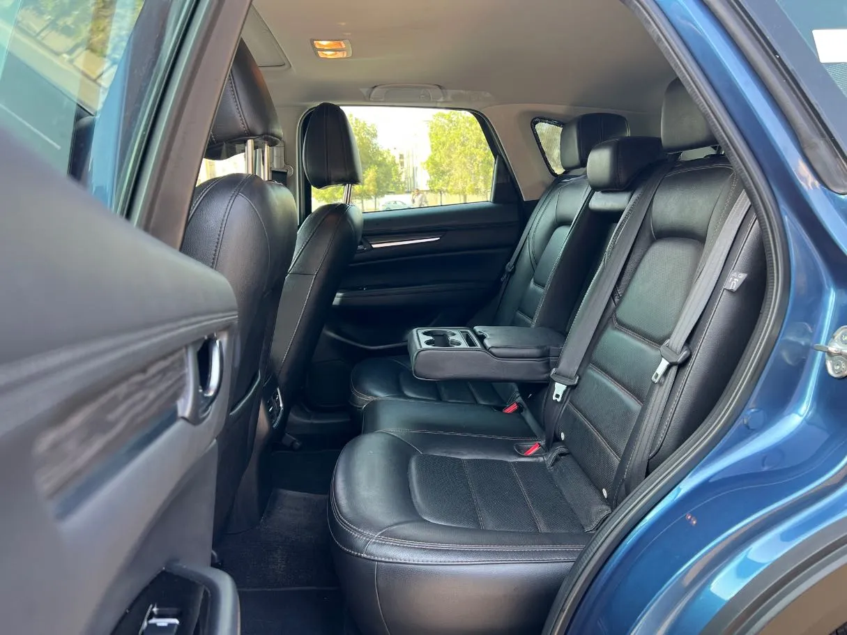Car image 14