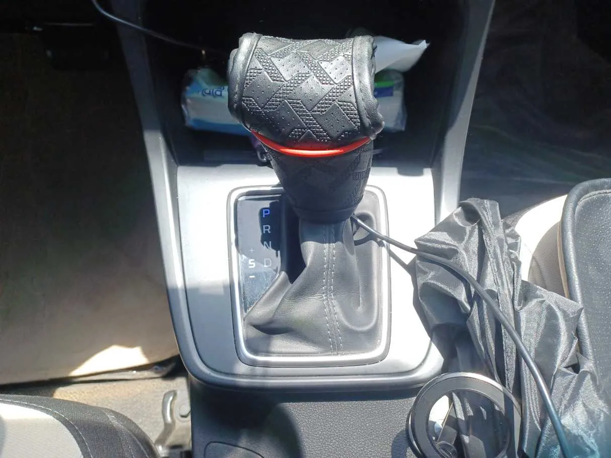 Car image 14