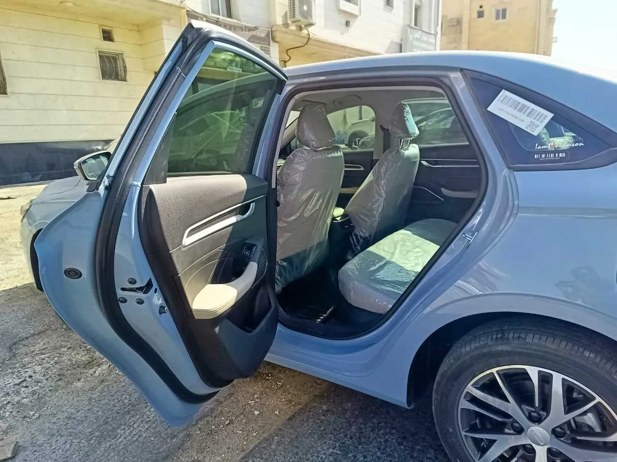 Car image 15