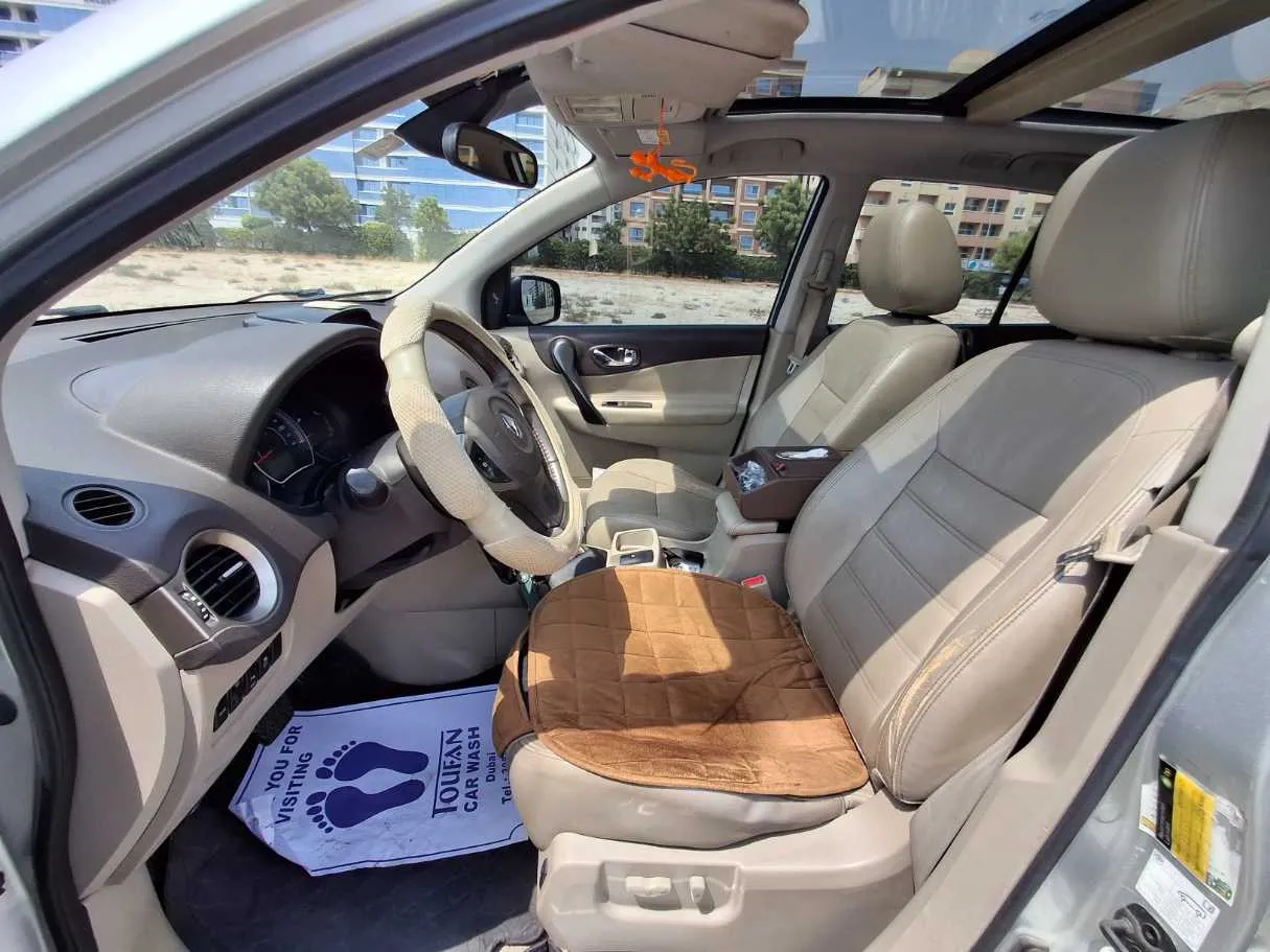 Car image 12