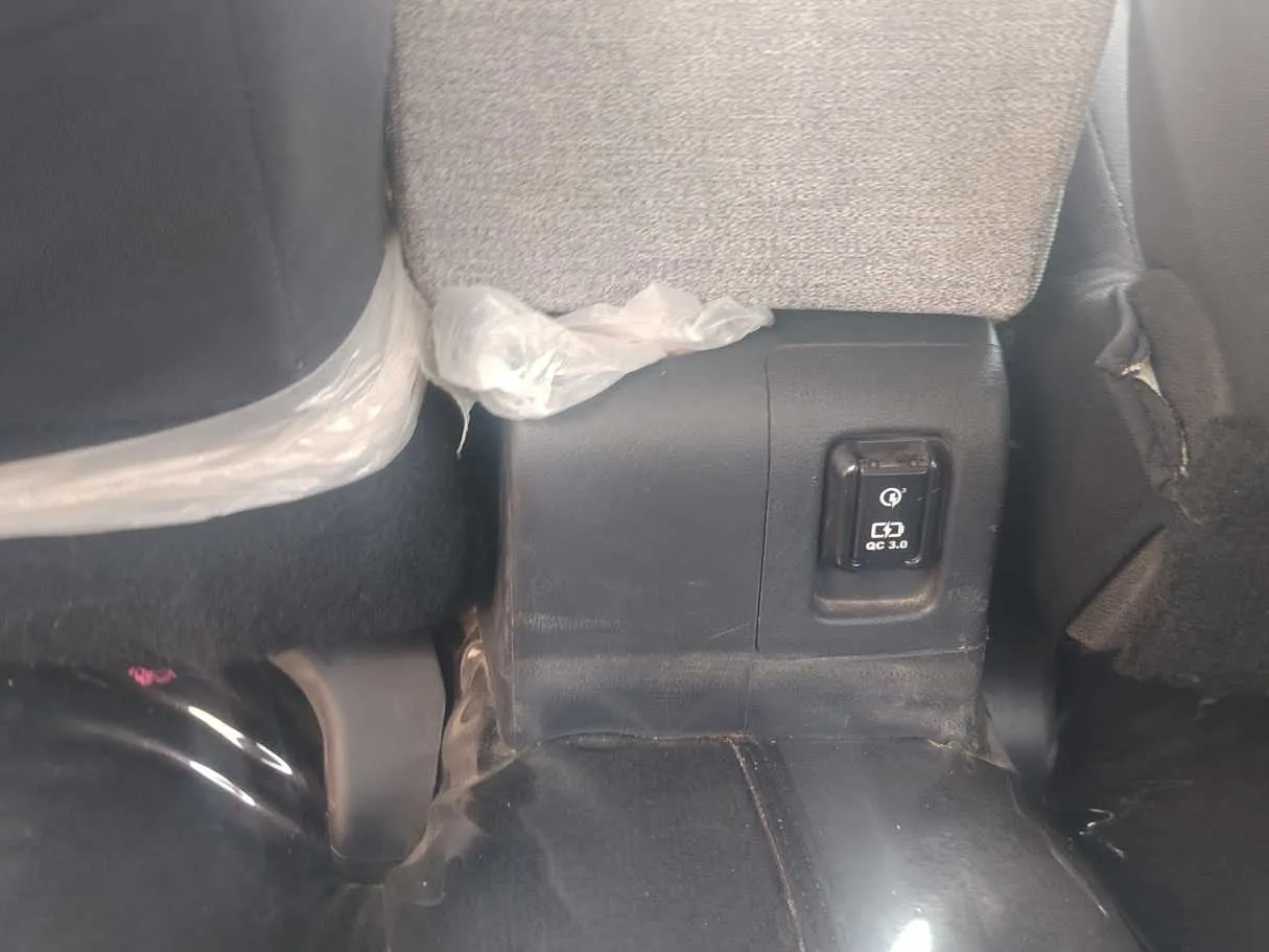 Car image 27