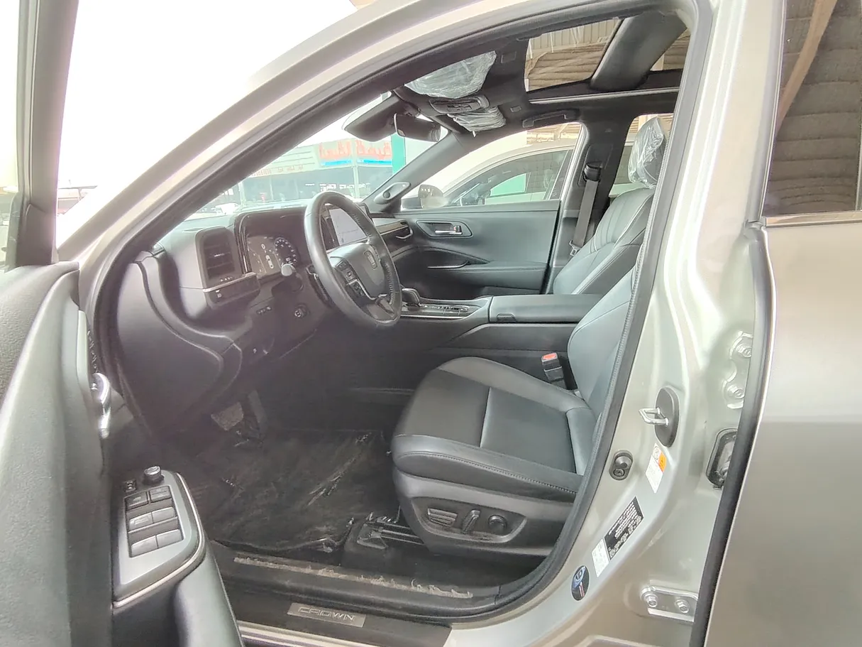 Car image 15