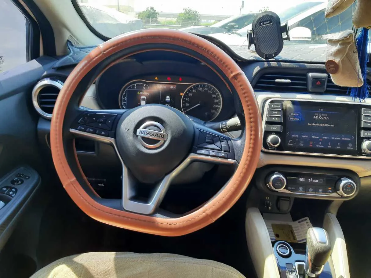 Car image 12