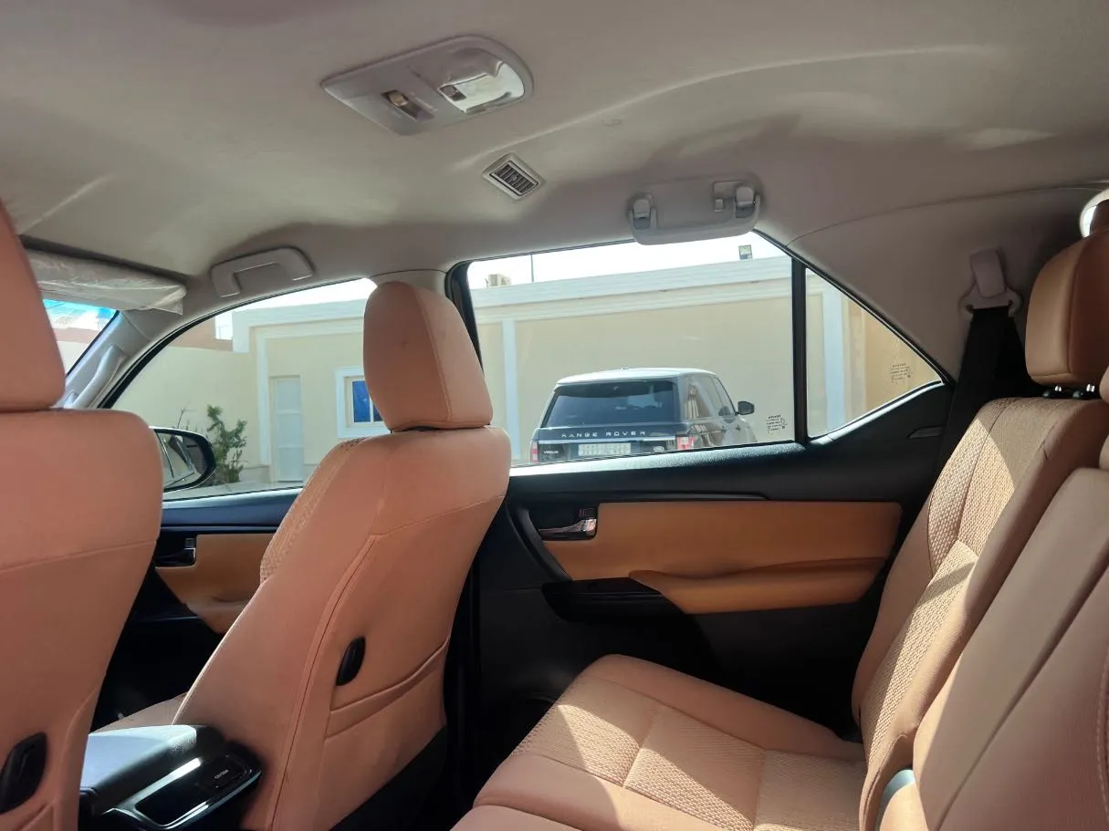 Car image 16