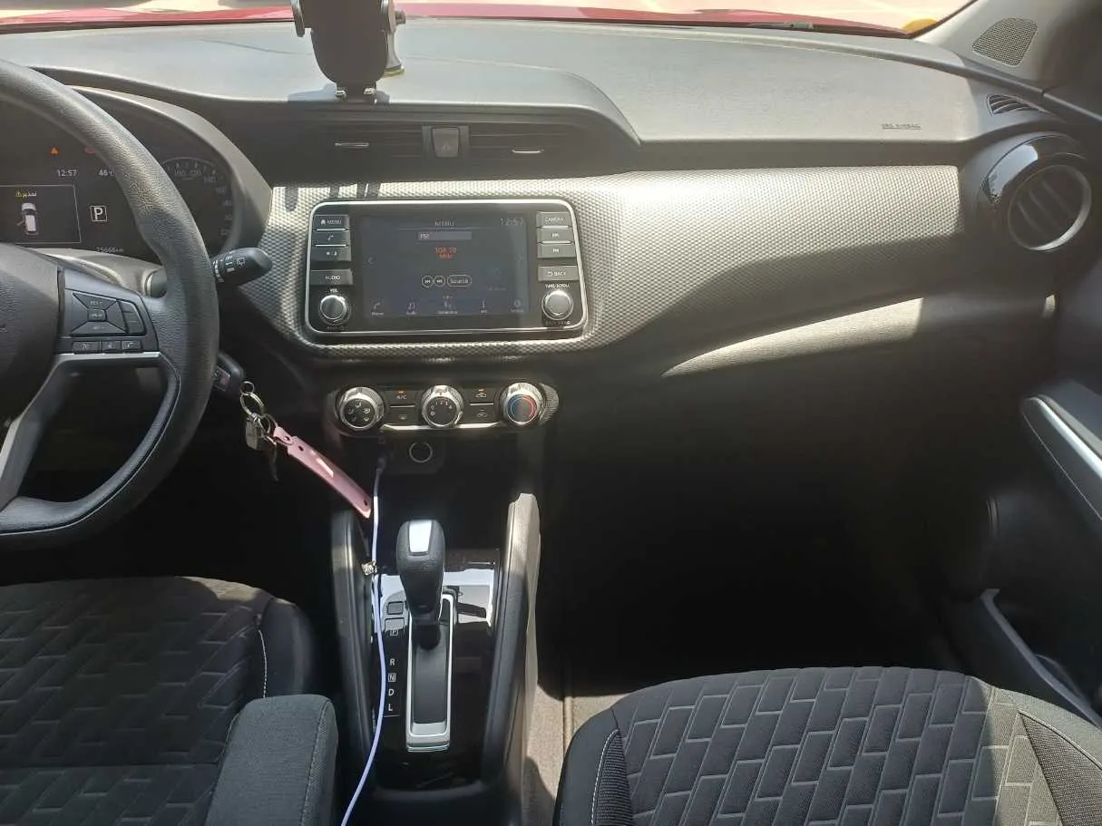 Car image 15
