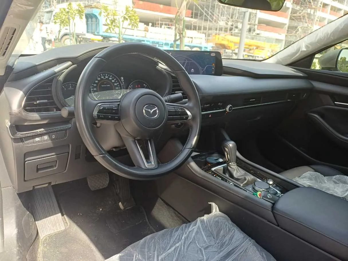 Car image 11