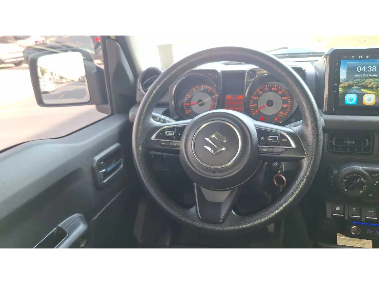 Car image 17
