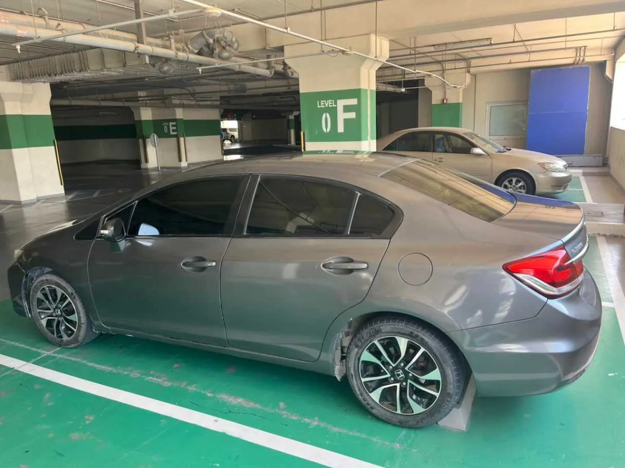 Car image 4