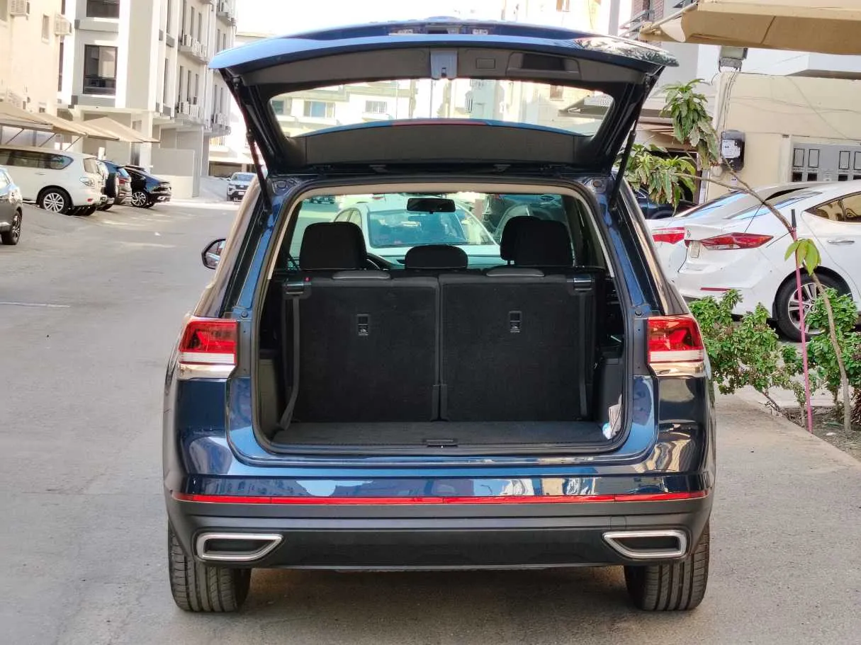 Car image 26