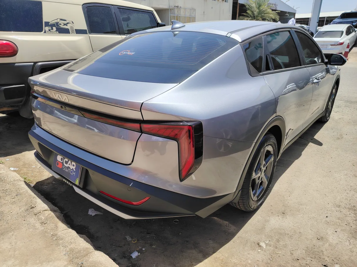 Car image 5