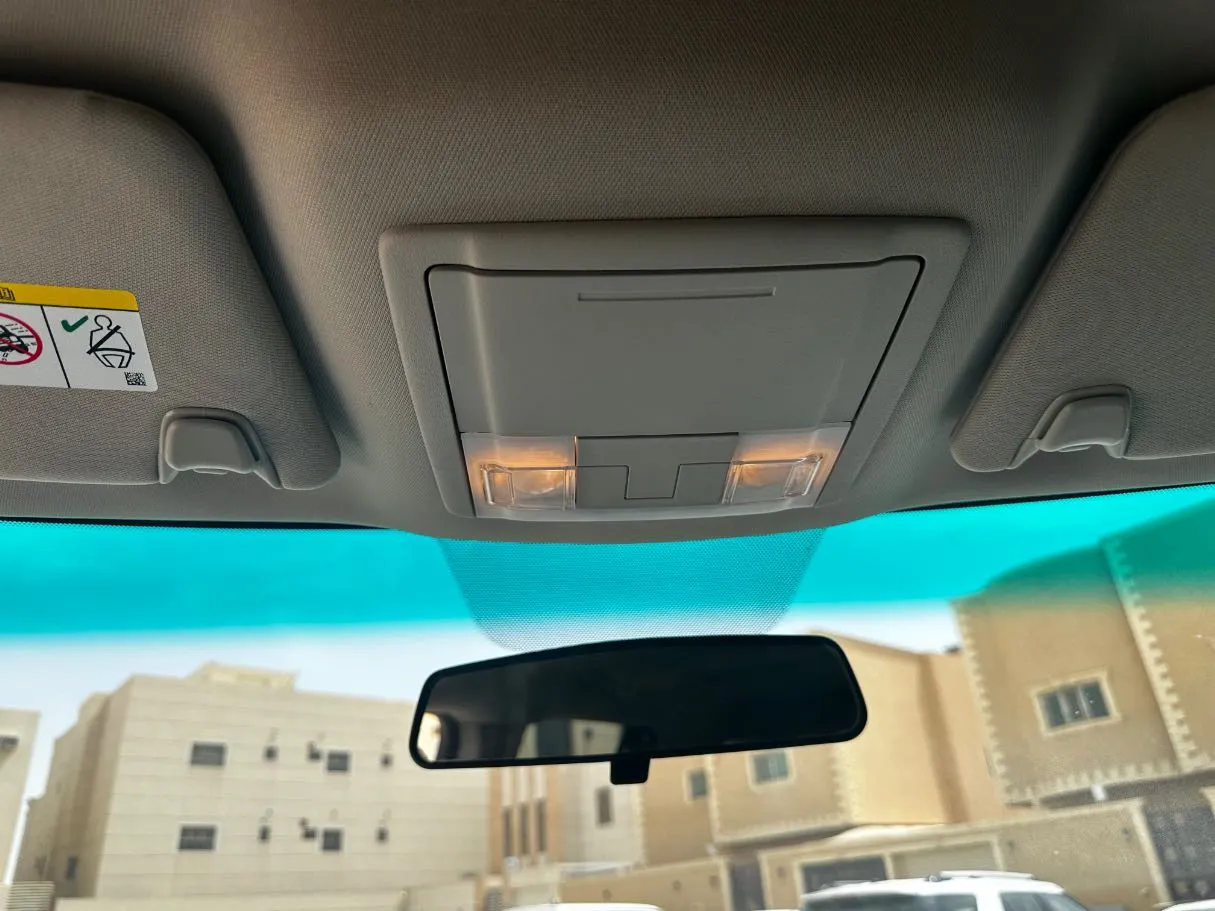 Car image 26