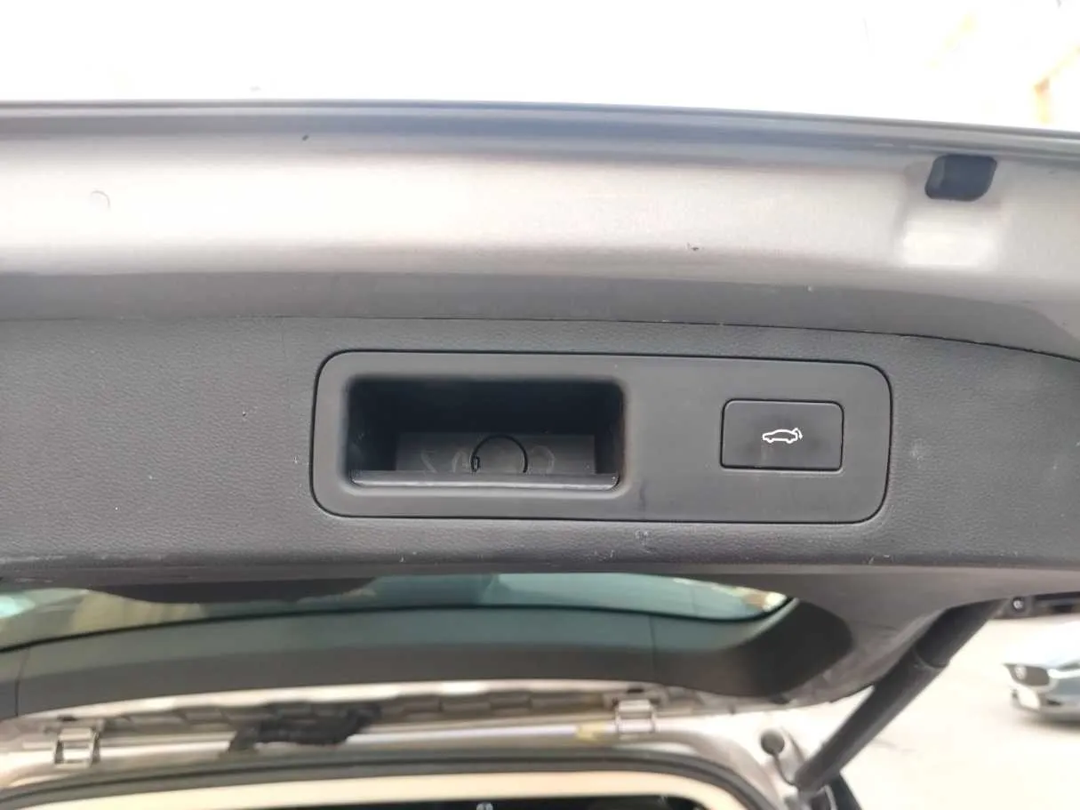Car image 37