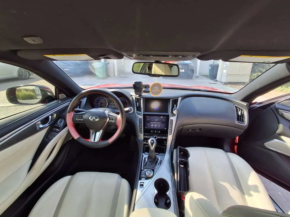 Car image 19