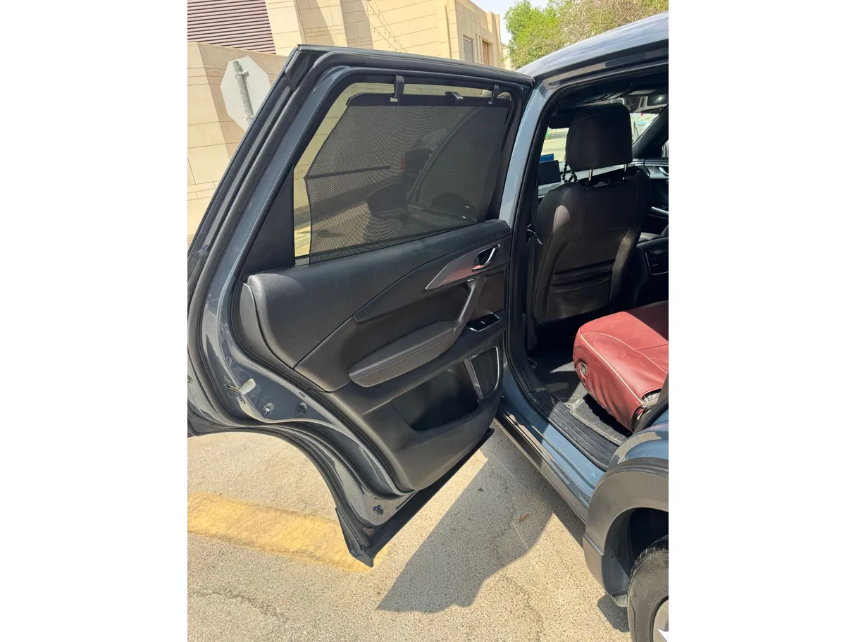 Car image 11