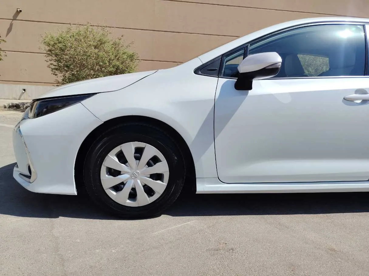 Car image 9