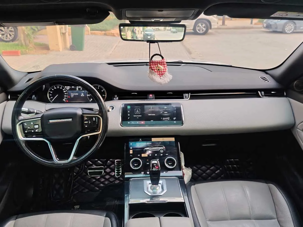 Car image 16