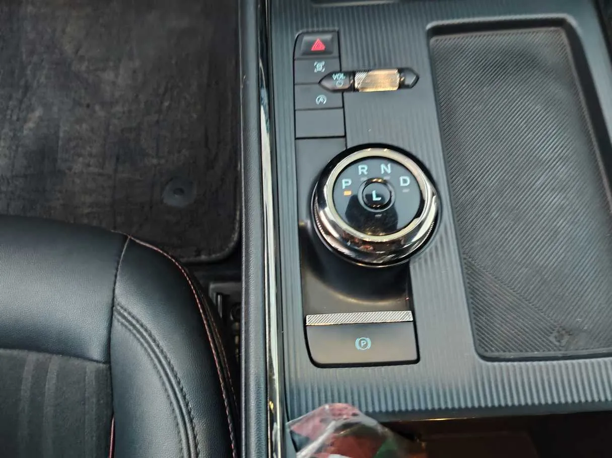 Car image 22