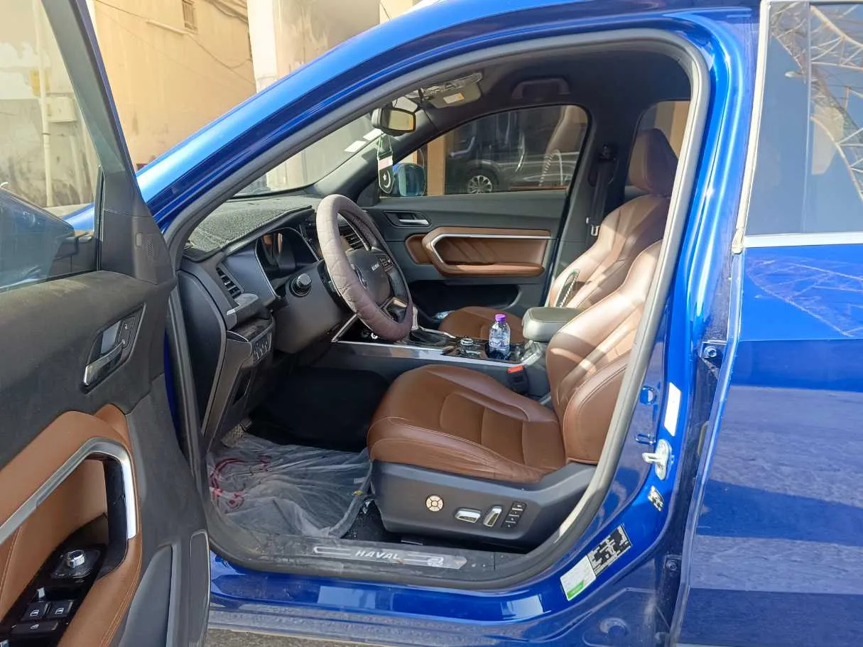 Car image 14