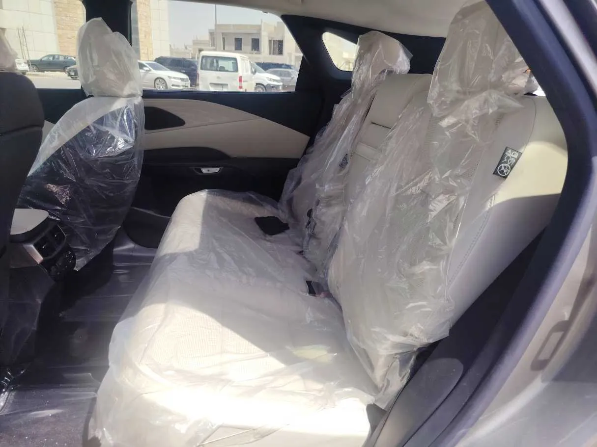Car image 17