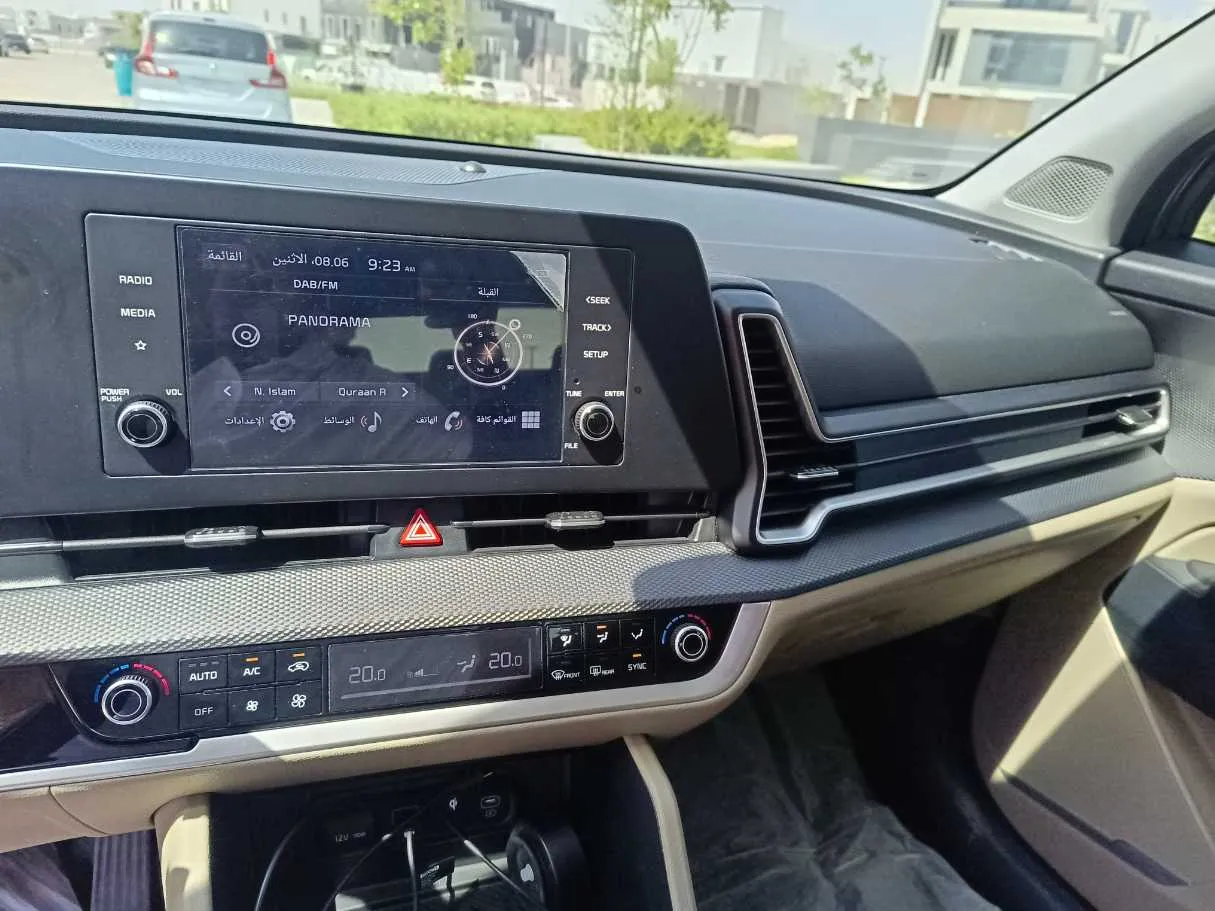 Car image 25
