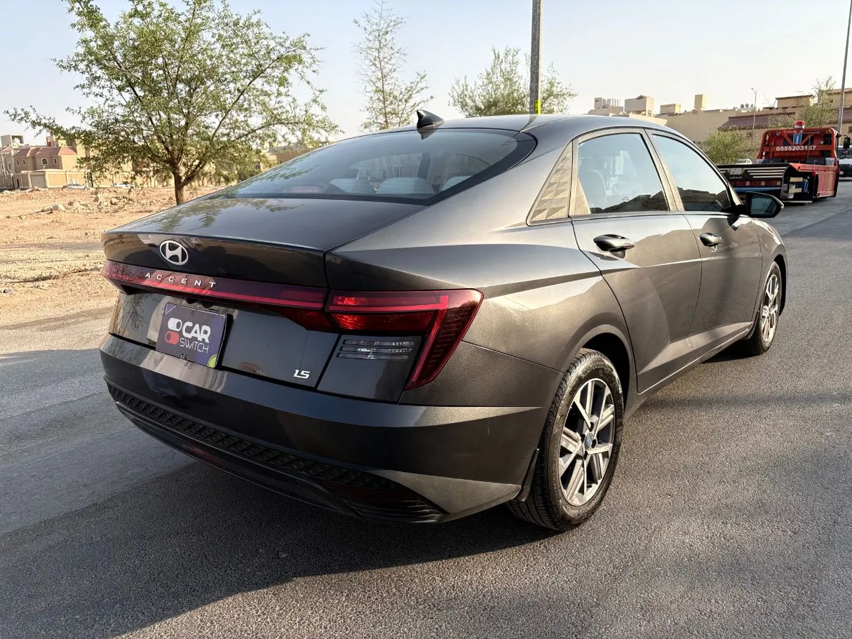 Car image 5