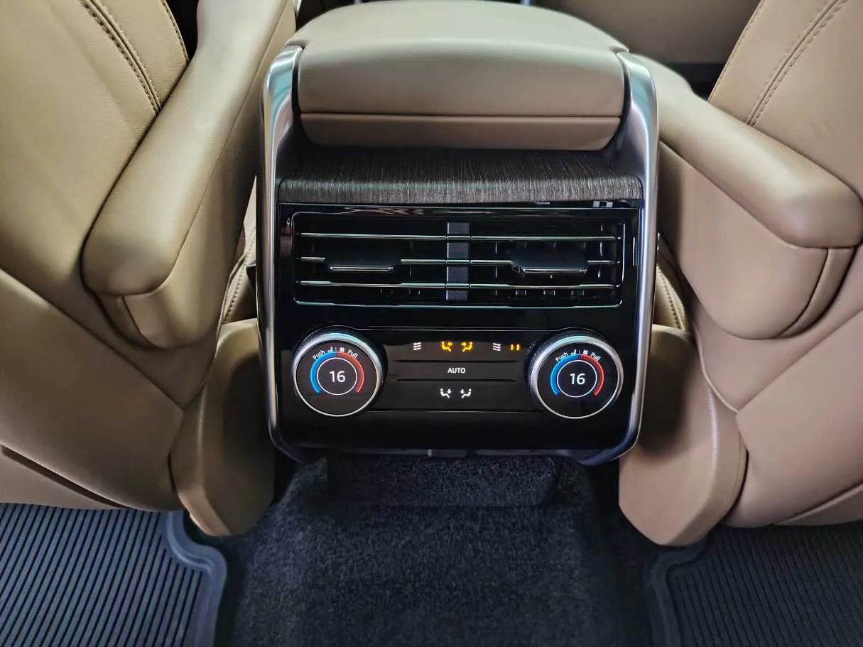Car image 28