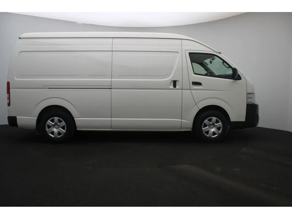 Car image 13