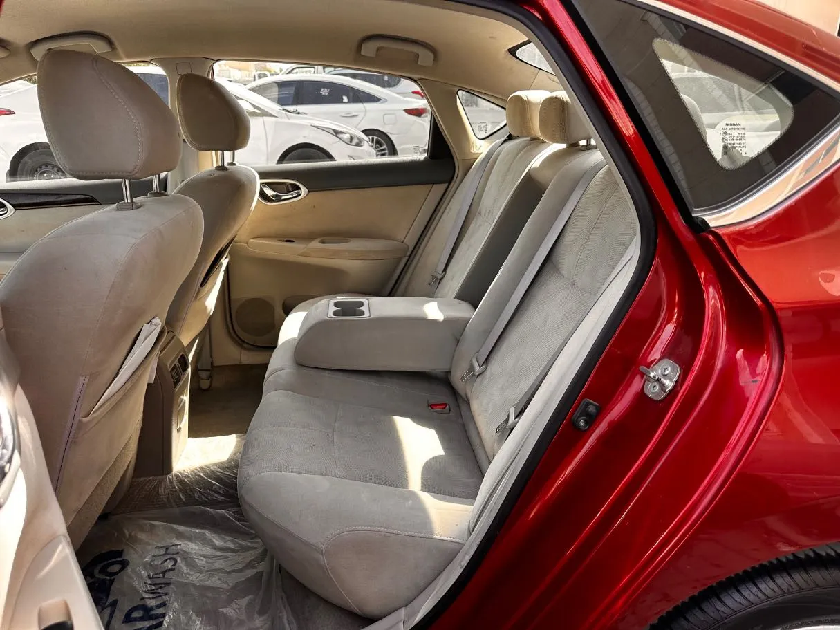 Car image 14