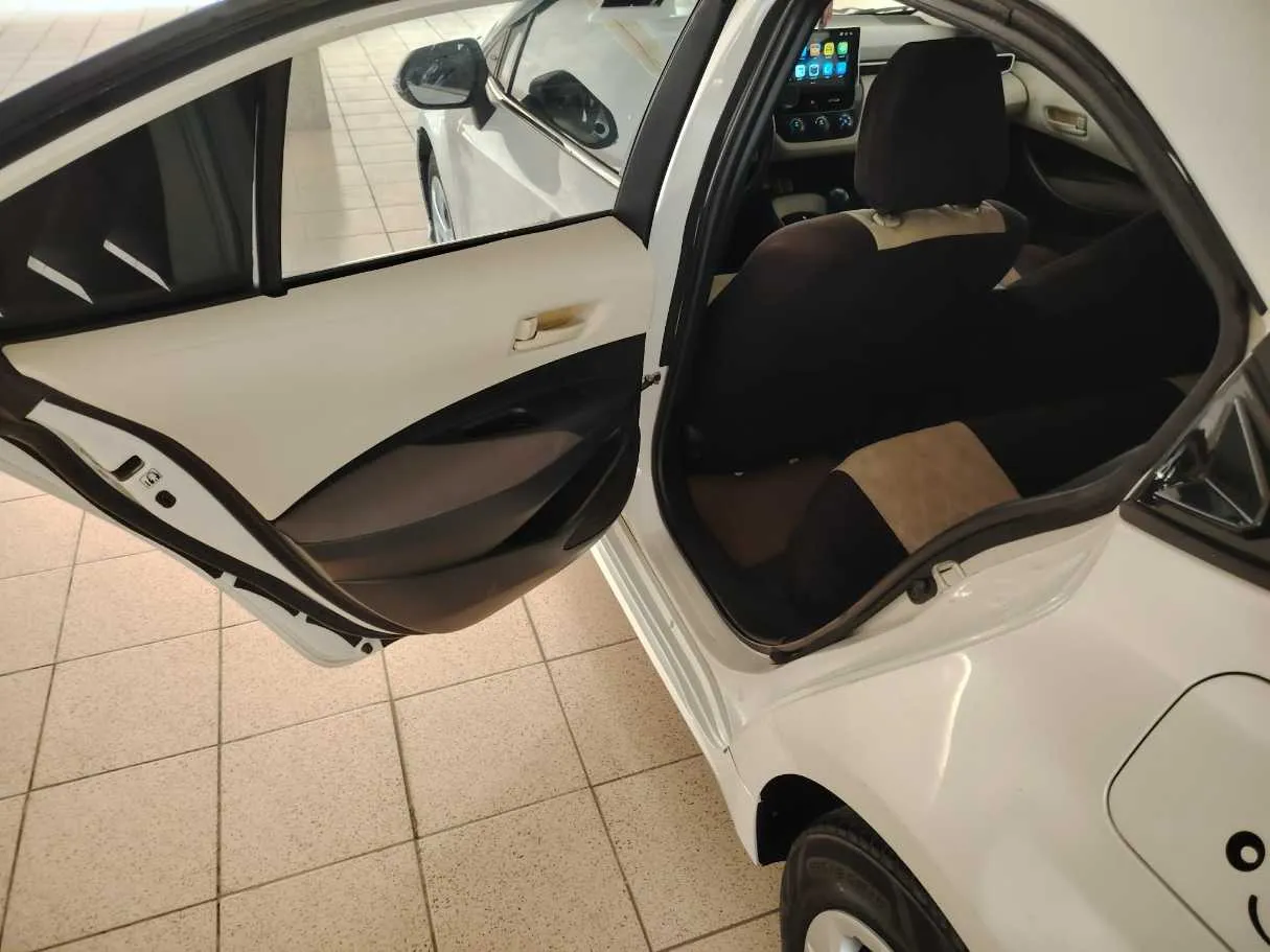 Car image 18