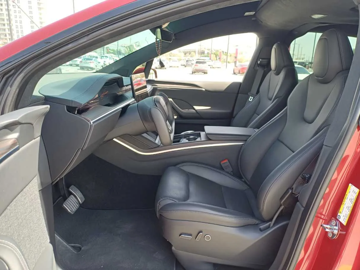 Car image 11