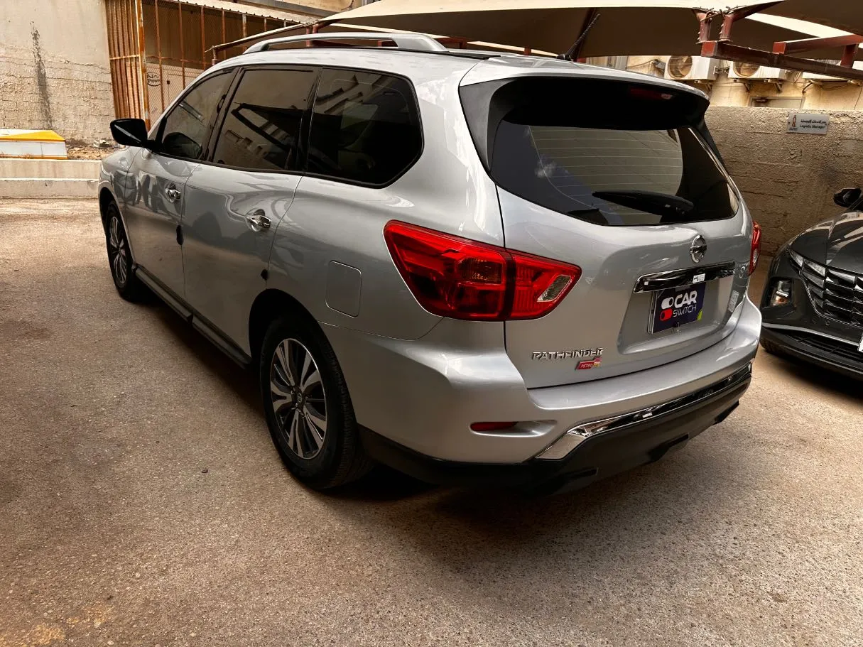 Car image 7