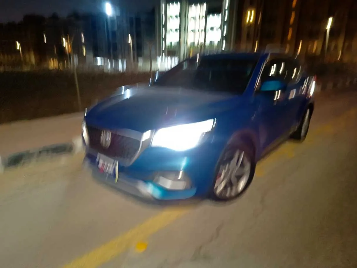 Car image 9
