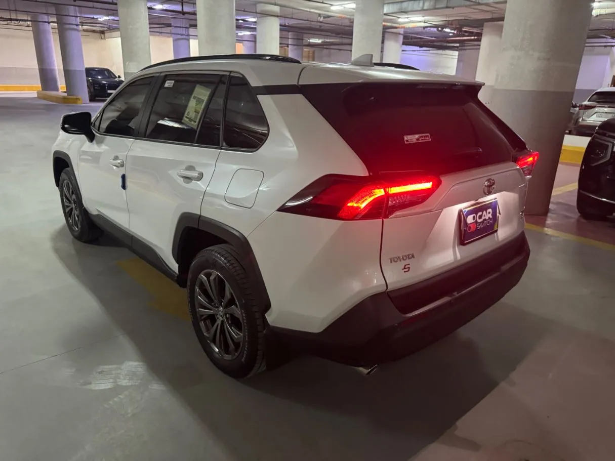 Car image 7