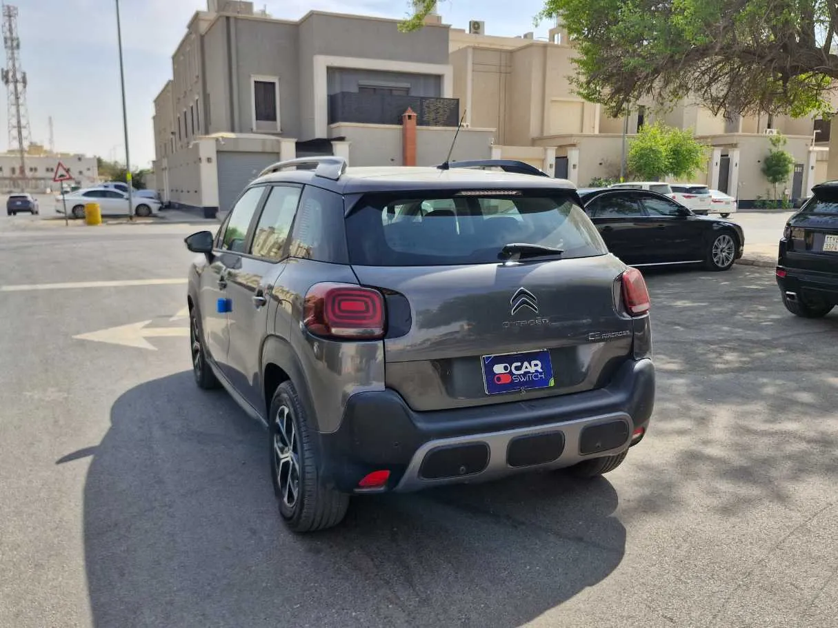 Car image 7
