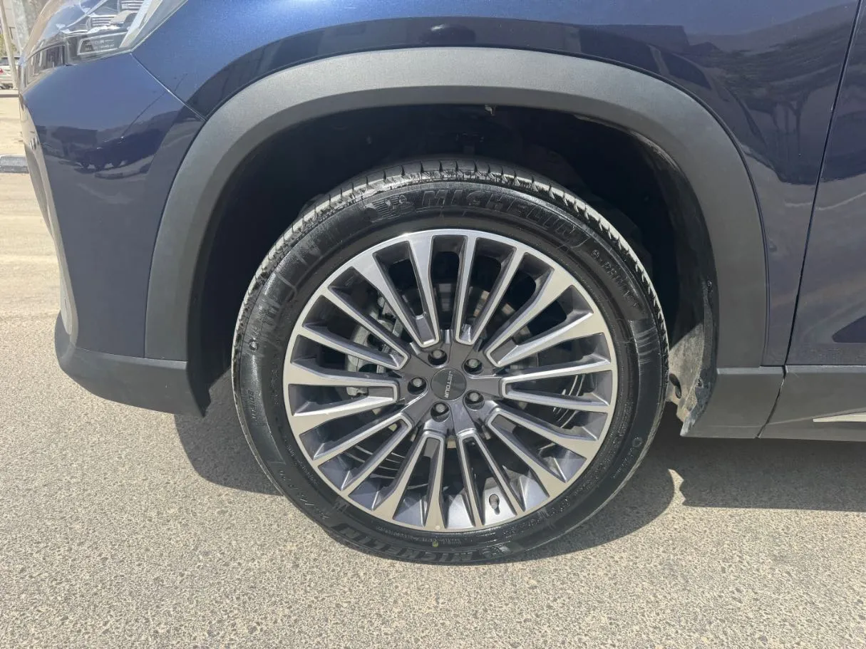 Car image 9