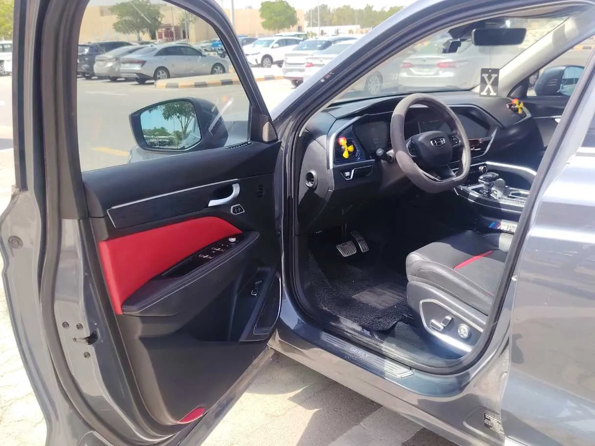 Car image 11