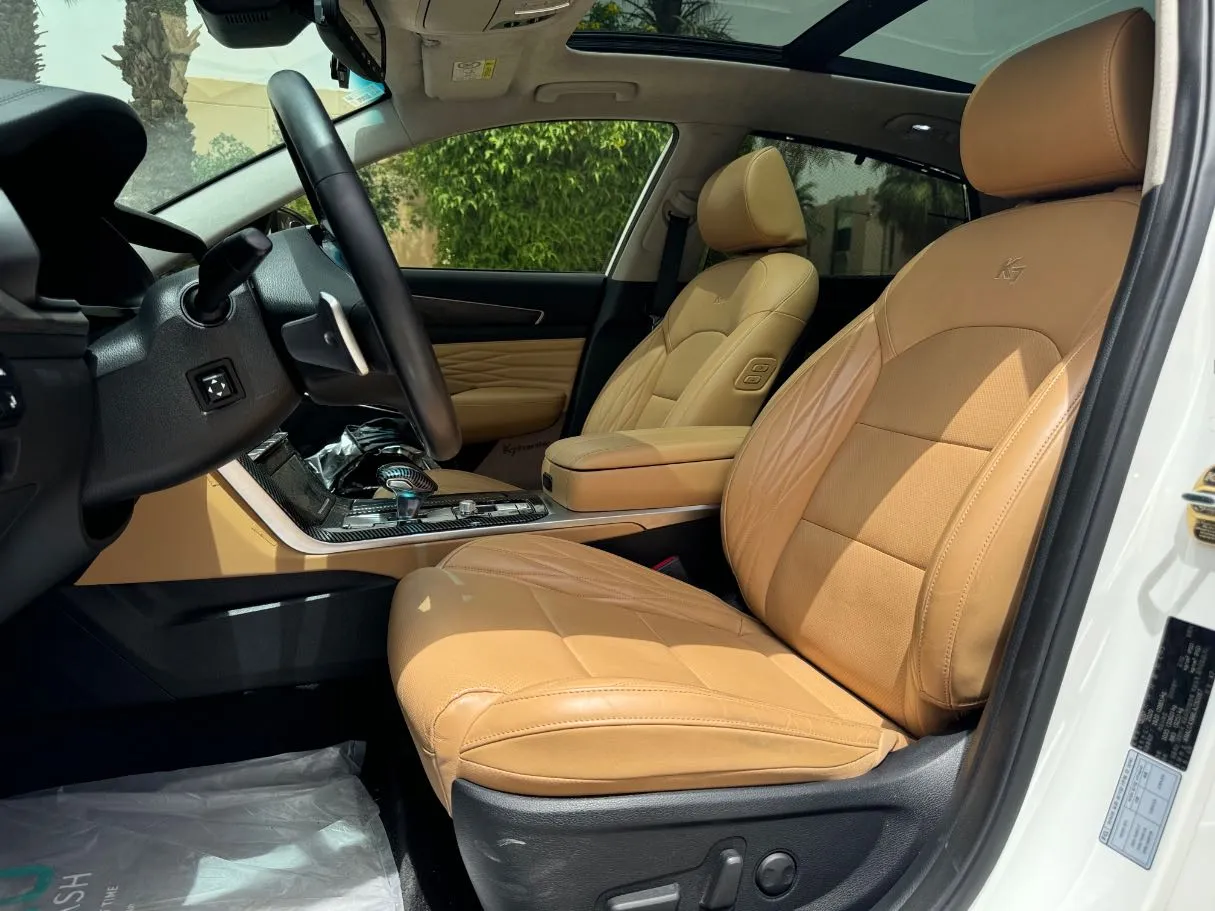 Car image 13