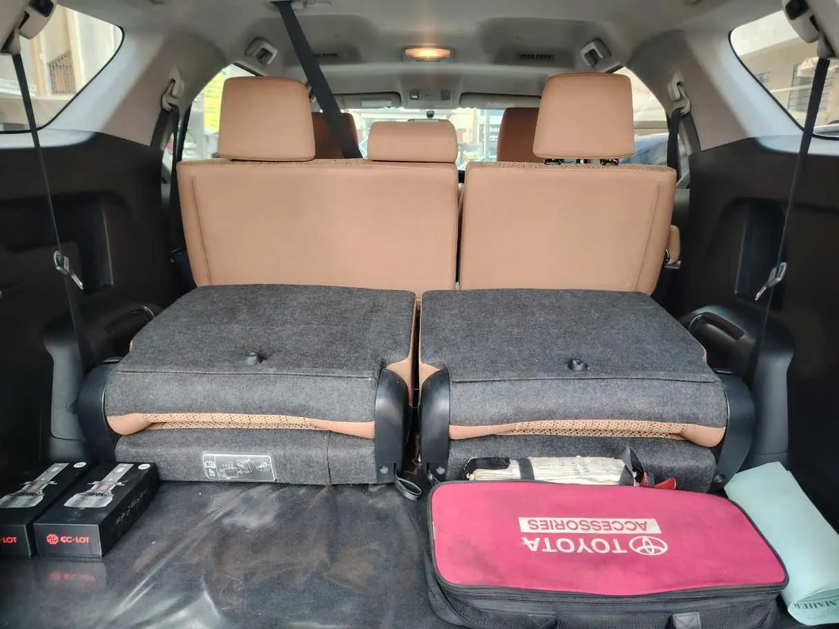 Car image 30