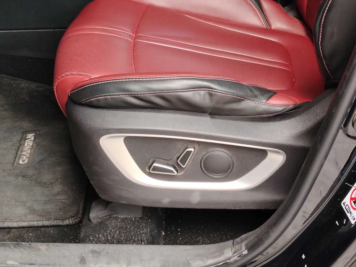 Car image 25
