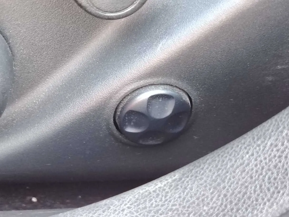 Car image 32