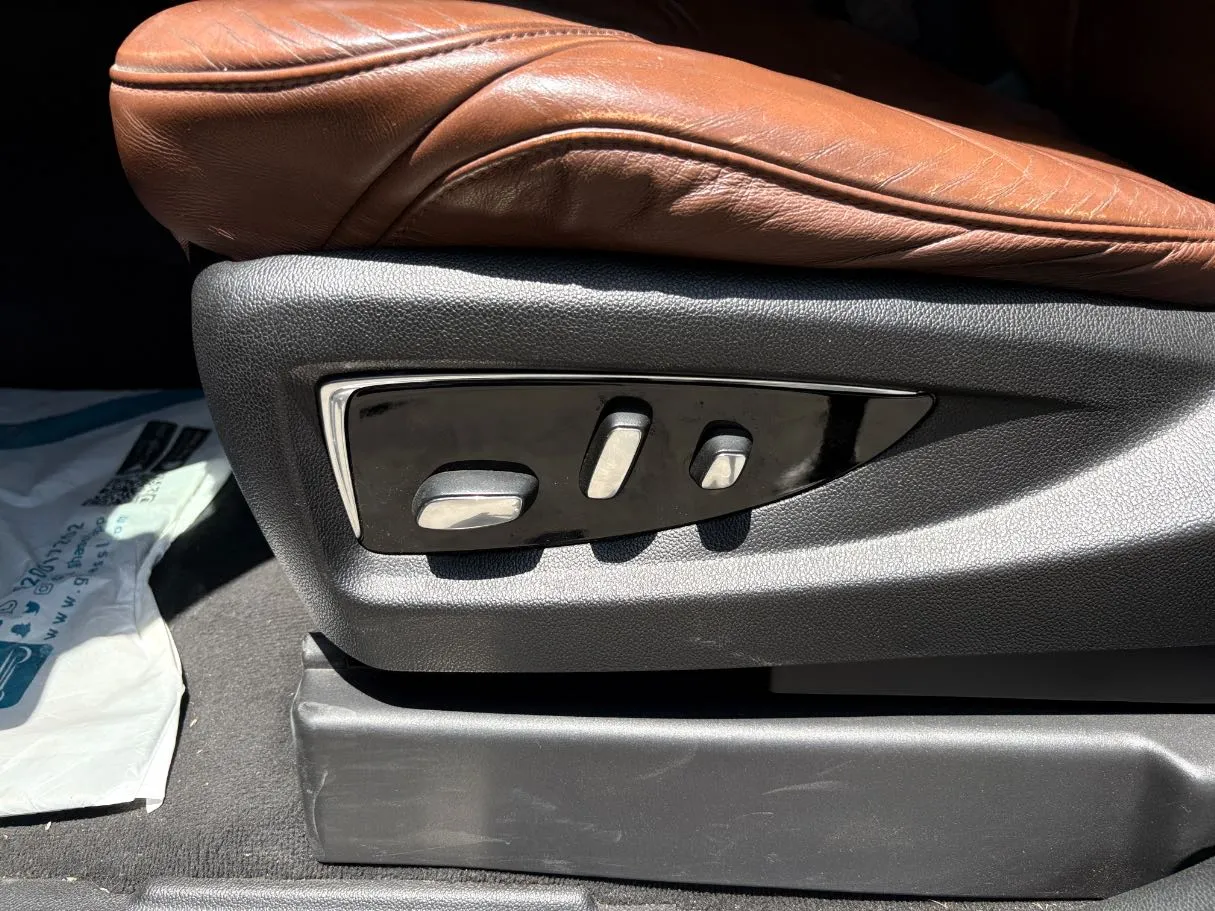 Car image 27
