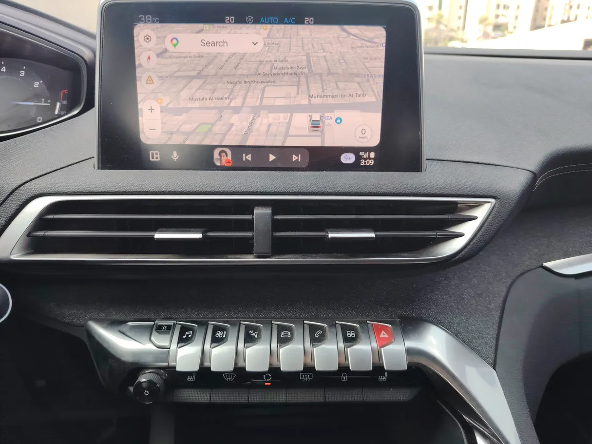 Car image 19