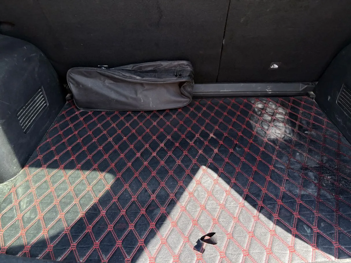 Car image 25