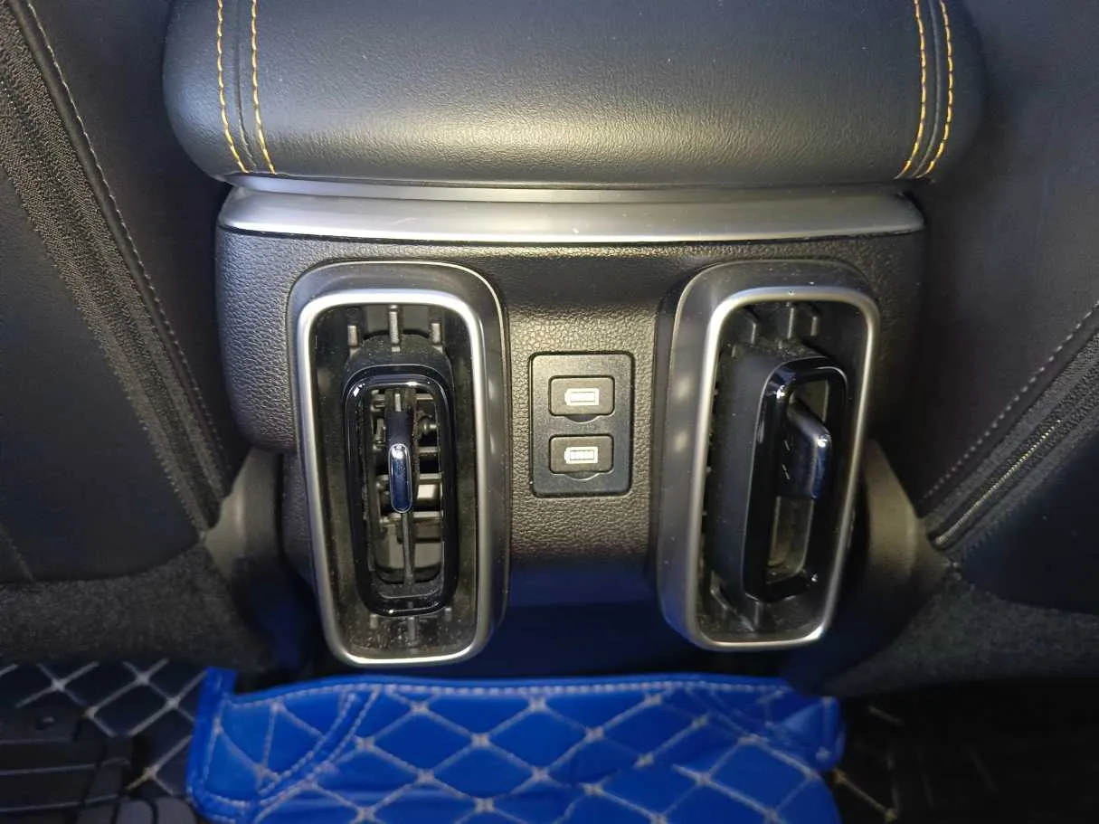 Car image 33