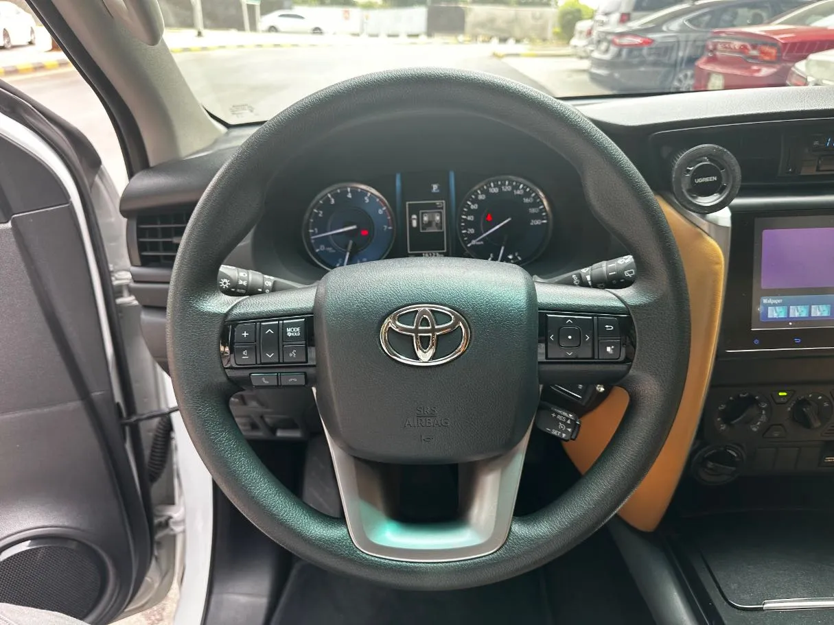 Car image 19