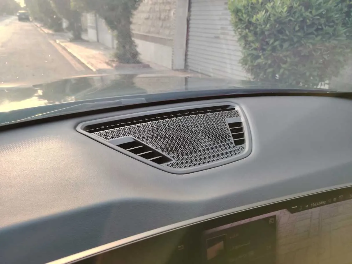 Car image 40