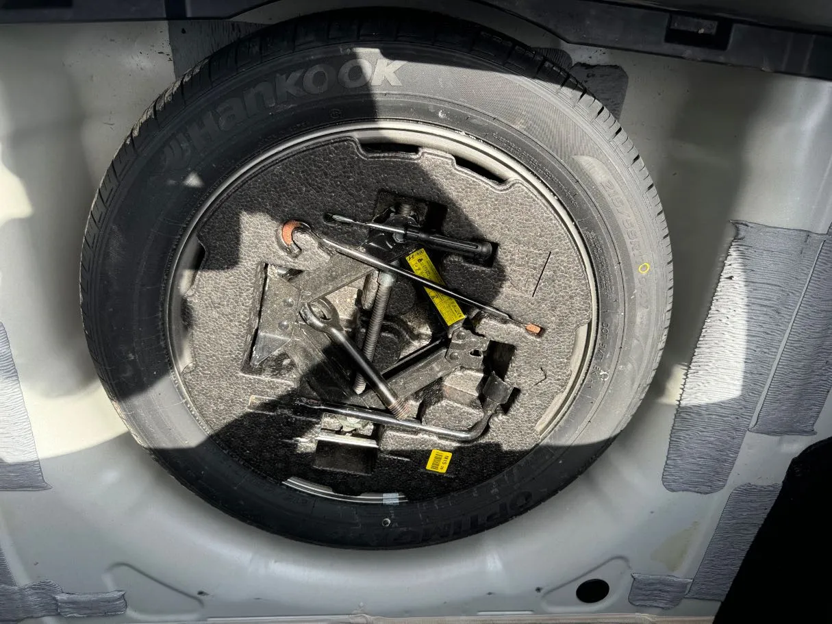 Car image 24