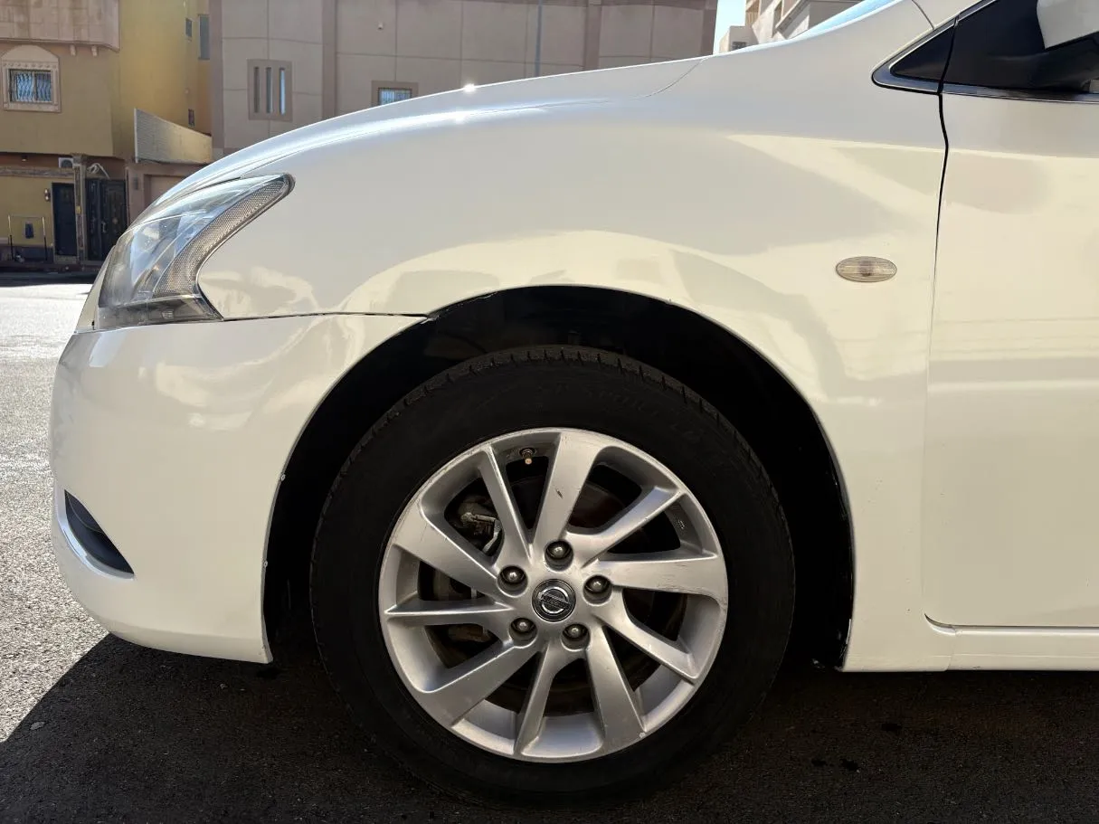 Car image 9