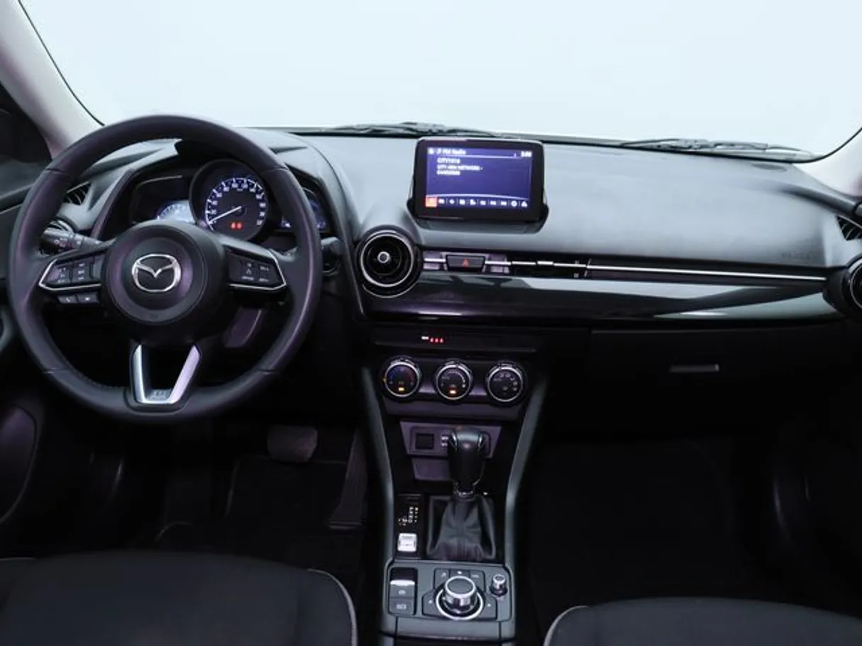 Car image 14